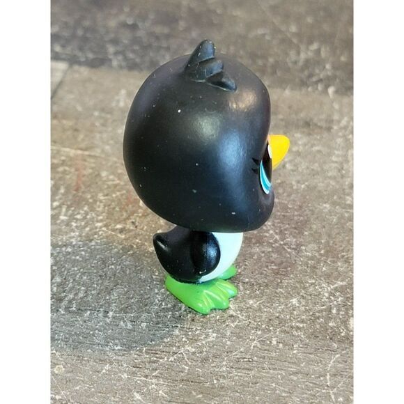 LPS Littlest Pet Shop penguin Hasbro toy figure green feet - Picture 2 of 4